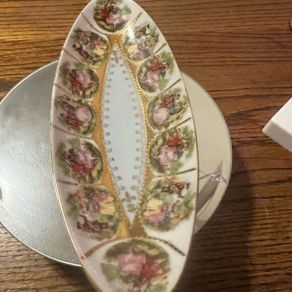 Porcelain Vintage Platter depicting a courting couple!  Beautiful detail - Picture 1 of 8